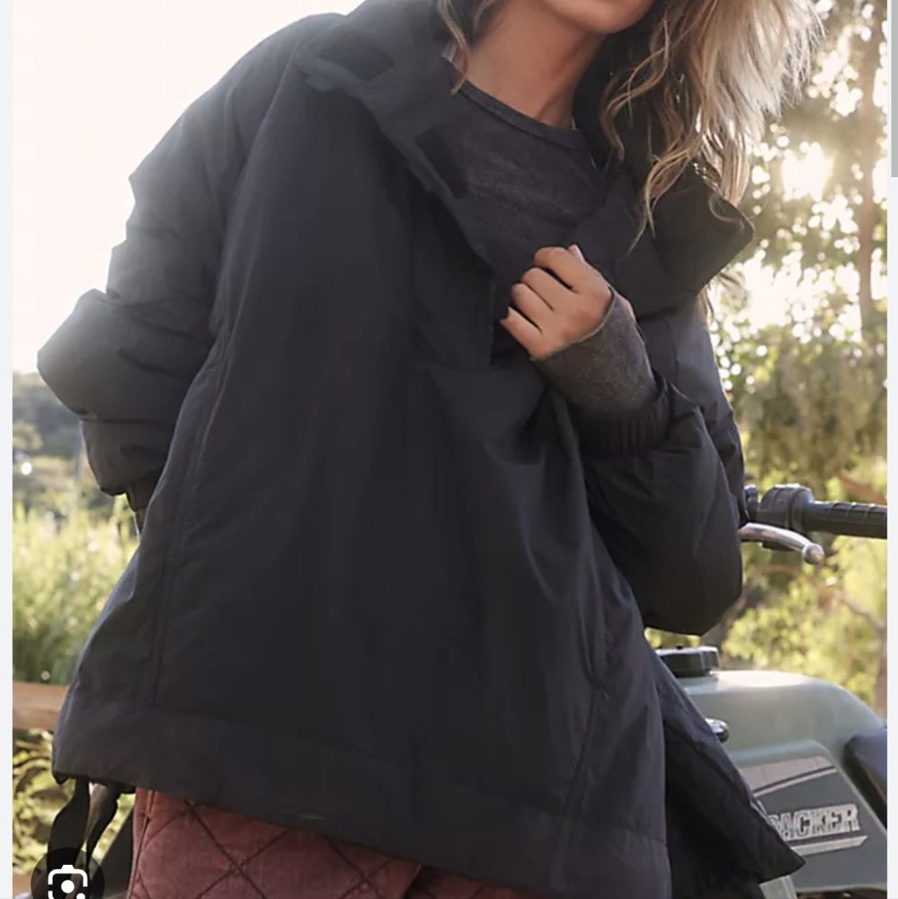 NWT Free People Faye Puffer Pullover Black Oversized Jacket Size Medium - Picture 2 of 13